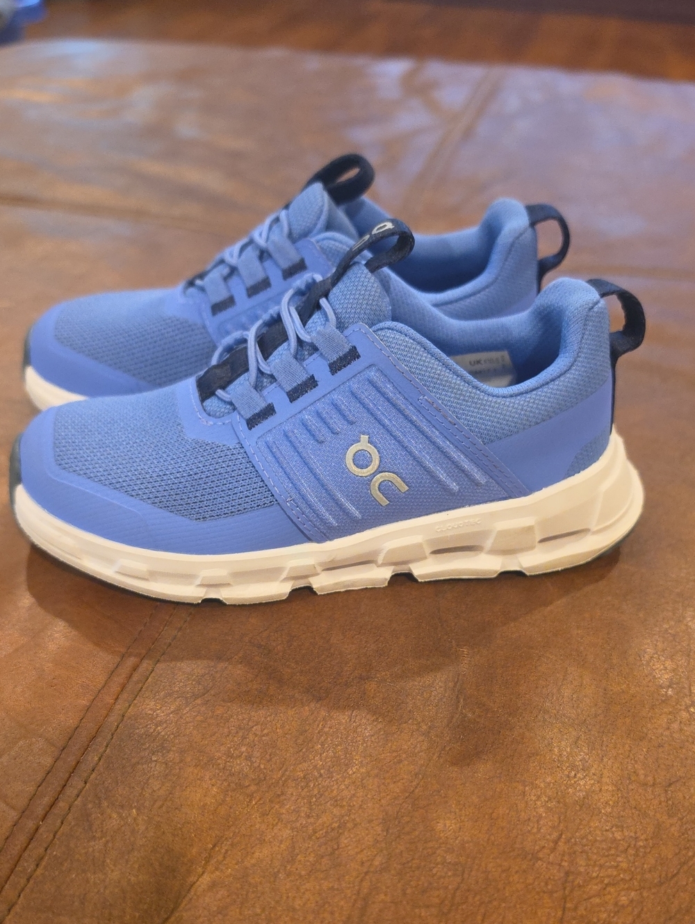 On Running Kids Cloud Sneakers in Blue and White Excellent Condition